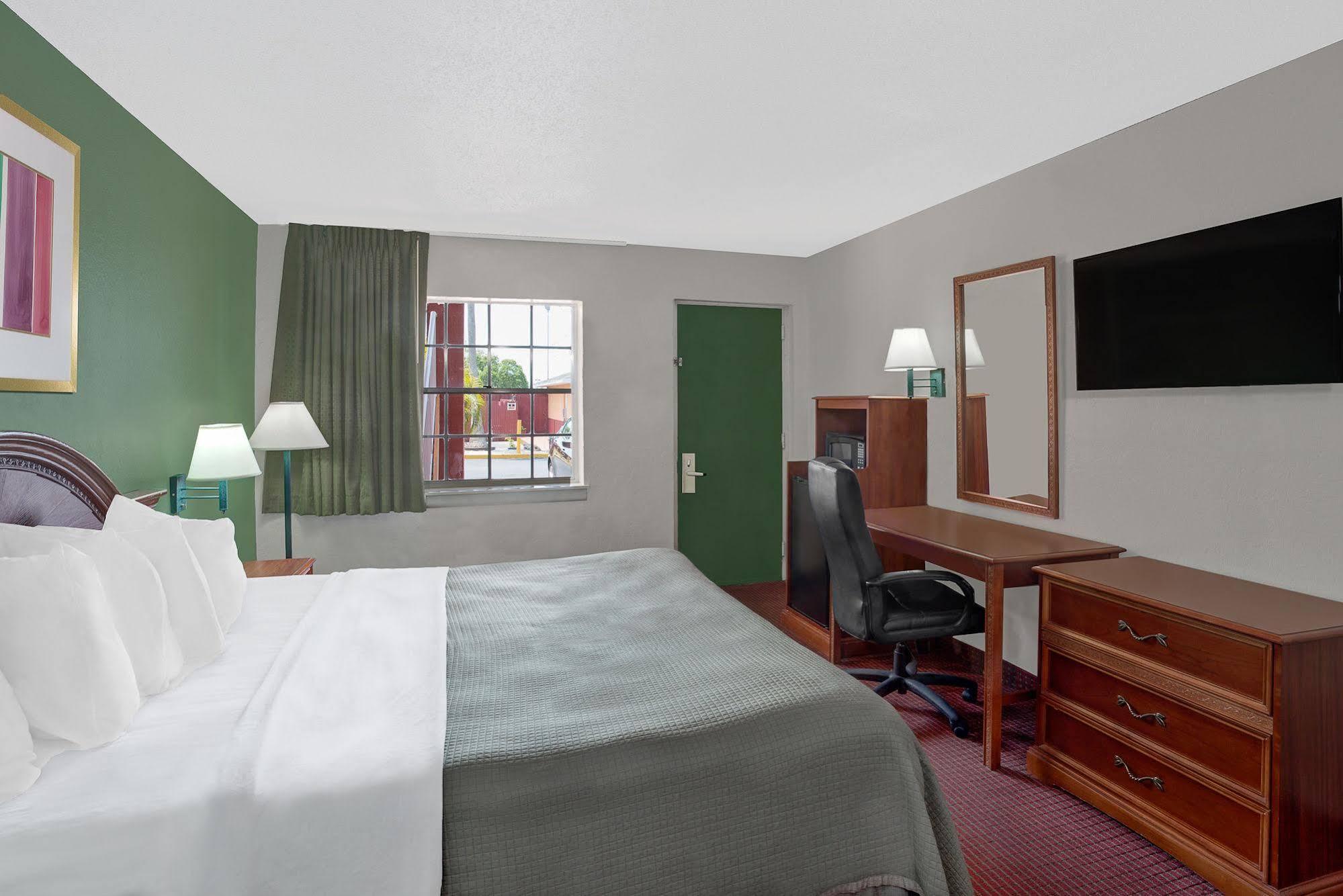 Howard Johnson By Wyndham Ft. Myers Fl Fort Myers Extérieur photo