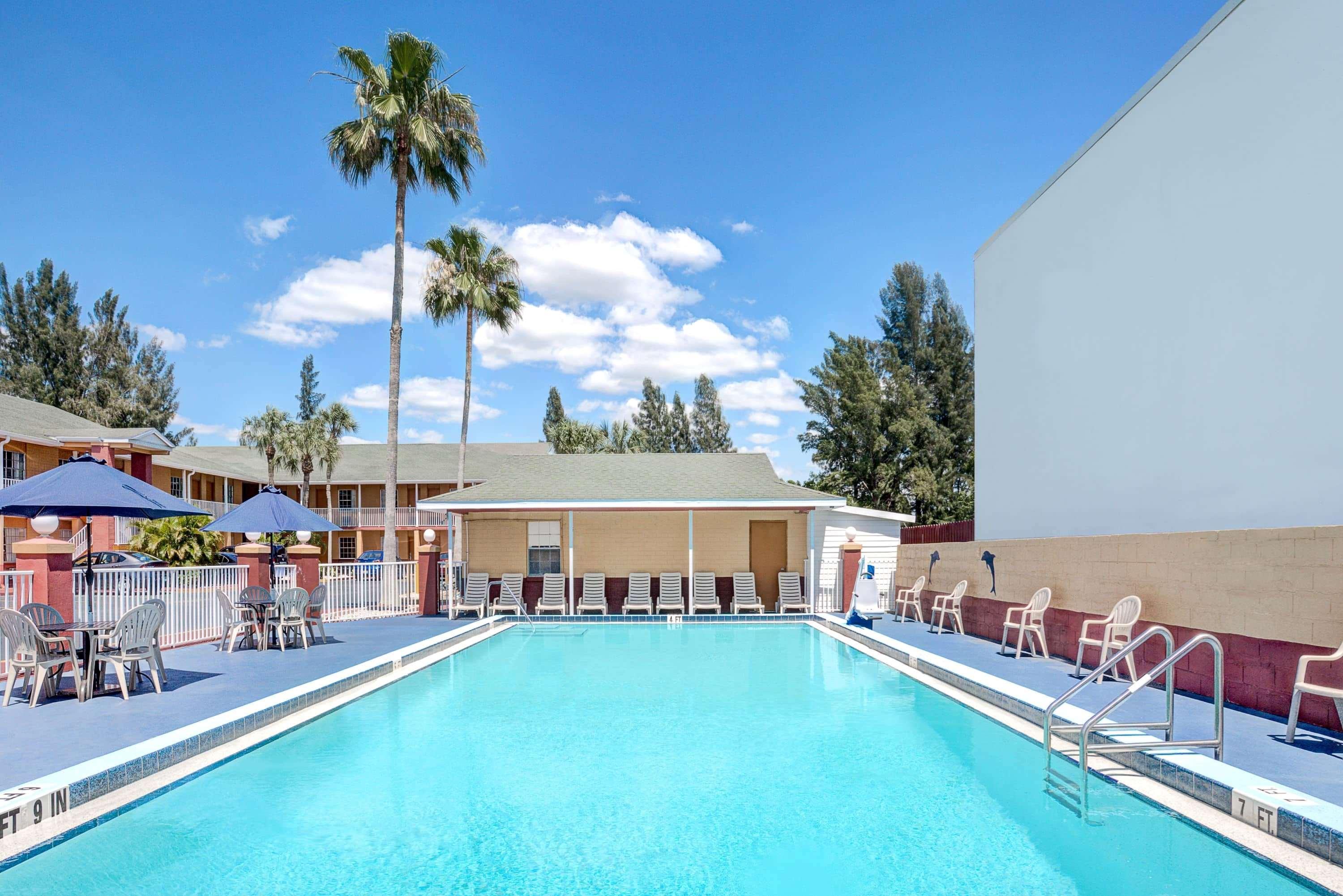 Howard Johnson By Wyndham Ft. Myers Fl Fort Myers Extérieur photo