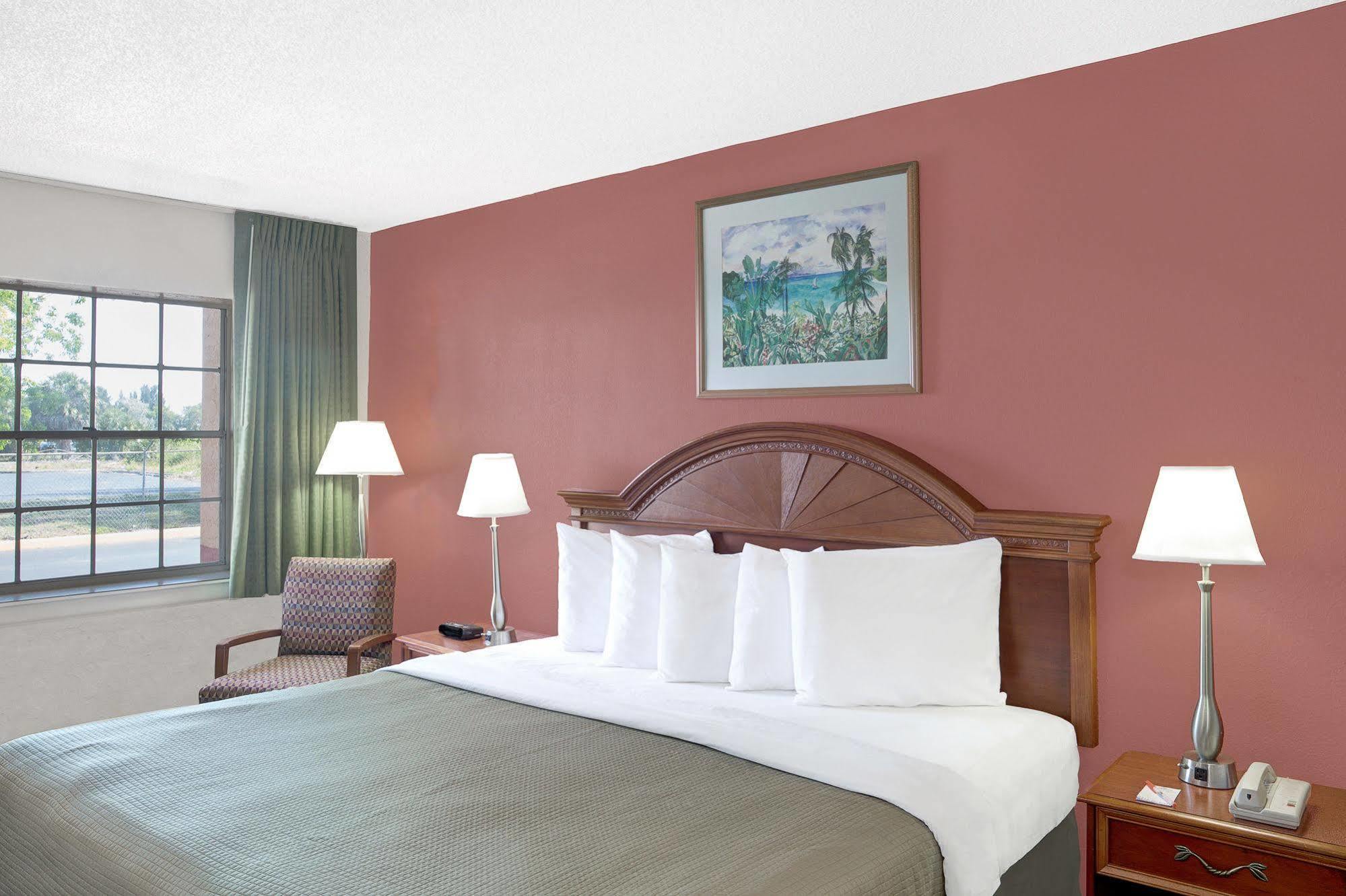 Howard Johnson By Wyndham Ft. Myers Fl Fort Myers Extérieur photo