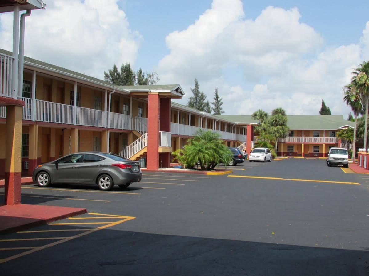 Howard Johnson By Wyndham Ft. Myers Fl Fort Myers Extérieur photo