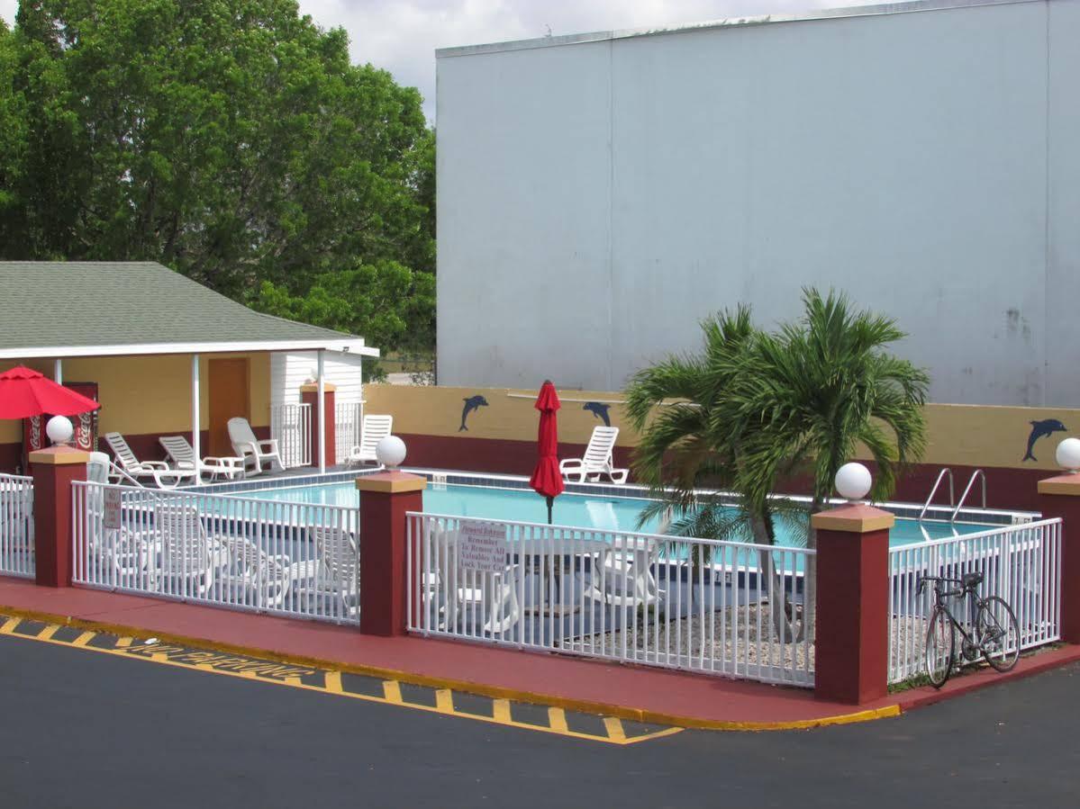 Howard Johnson By Wyndham Ft. Myers Fl Fort Myers Extérieur photo